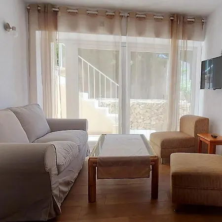 En Con Piscina Y Jardin - Ideal Grupos קלפה