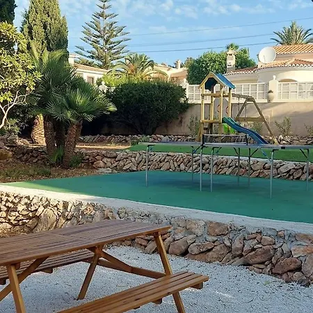 En Con Piscina Y Jardin - Ideal Grupos * קלפה